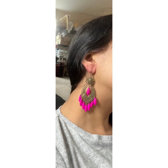 Large pink earrings fuchsia chandelier acrylic chunky hot pink big boho bohemian - Picture 2 of 5